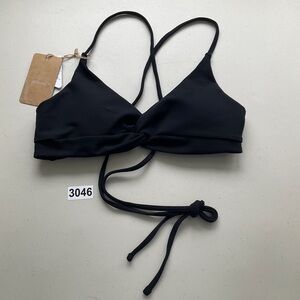 Berlook Women’s Medium Black Twist Backless Bikini Top